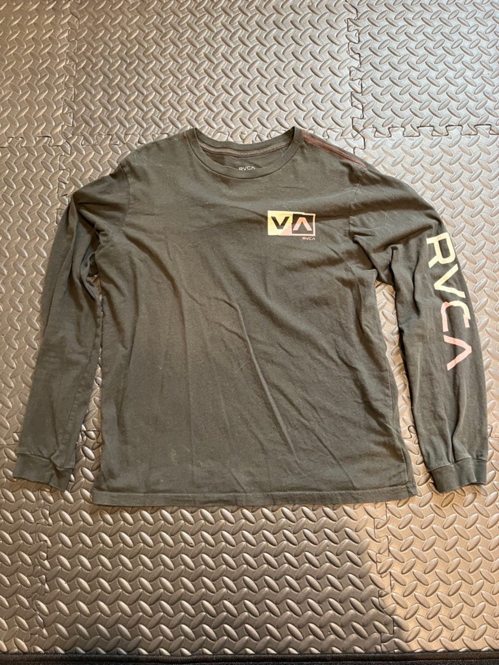 RVCA Black Long-Sleeve Logo Tee with Gradient Accents